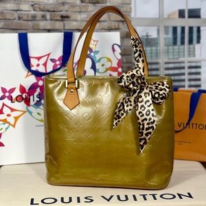 ✨AUTHENTIC✨ Louis Vuitton Houston Shoulder bag